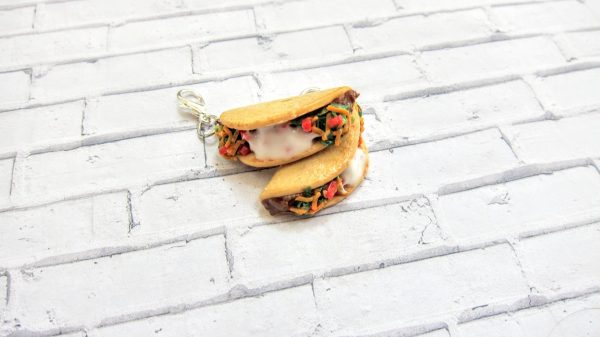 Taco polymer clay food keychain, Miniature food accessory, Desk decor - Image 3